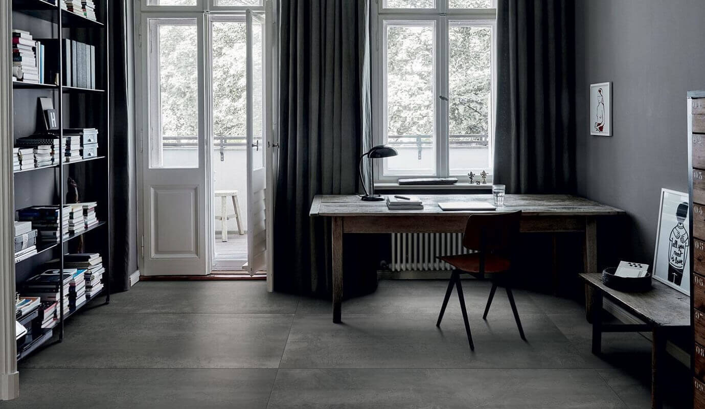 Dlažba marazzi v sivom prevedení v kancelárií.